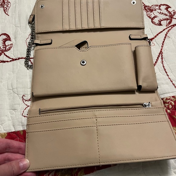 Guess Wallet - Picture 15 of 16